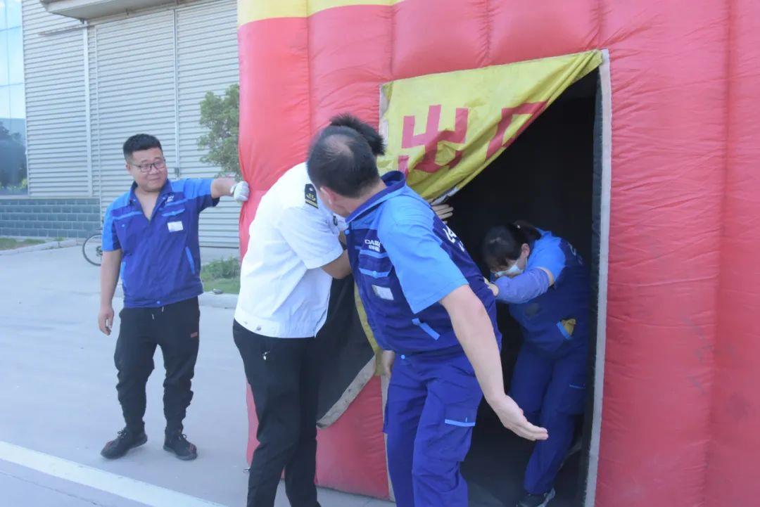 学习突发火灾的应变、逃生技能